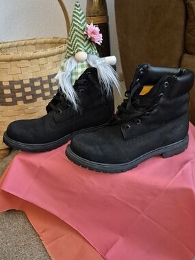 Timberland Black Nubuck Lace-Up Ankle Boots. IN GOOD/FAIR CONDITION